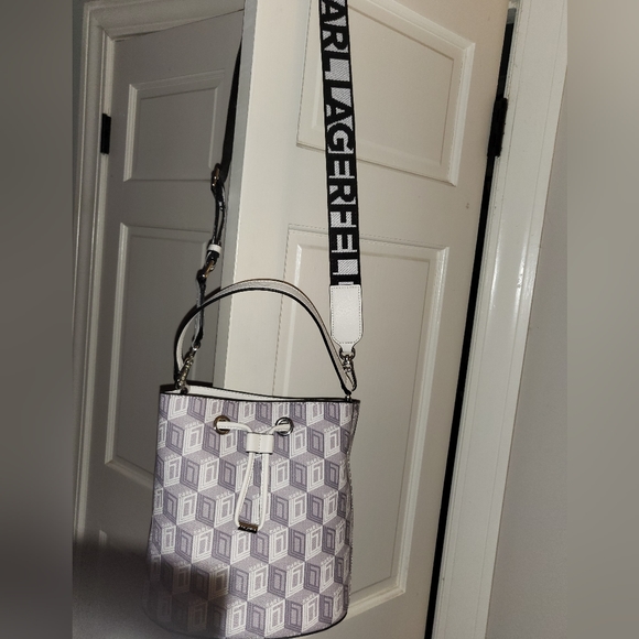 Authentic Karl Lagerfeld Bucket Bag NWOT - Picture 1 of 1